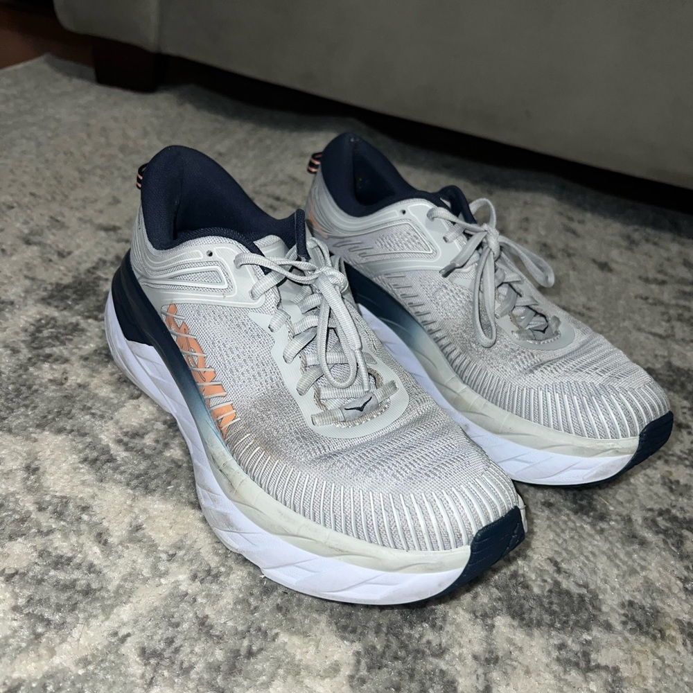 Hoka Bondi 7 tennis shoes
